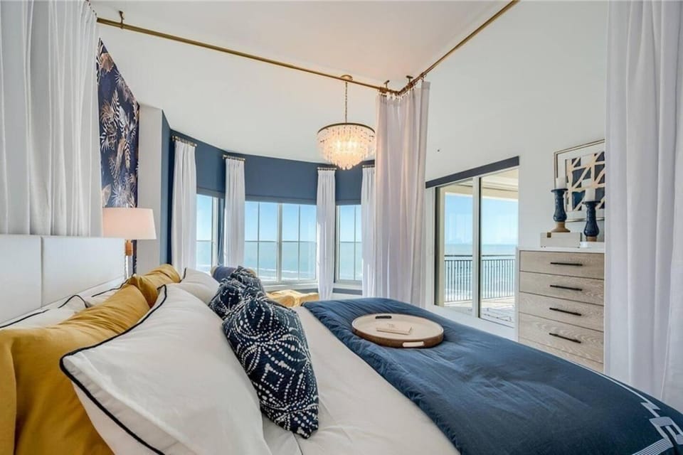 Apartment Living Spacios with View Apartment in Marco Island