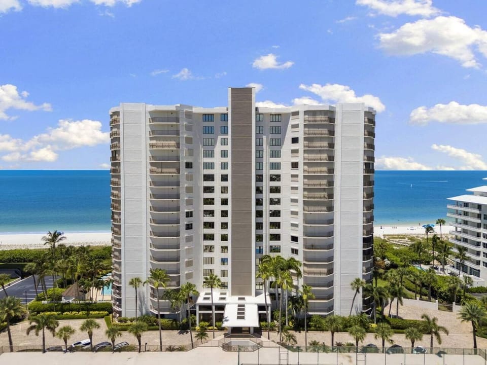 2Beds Views Gulf and Beachfront Apartment in Marco Island