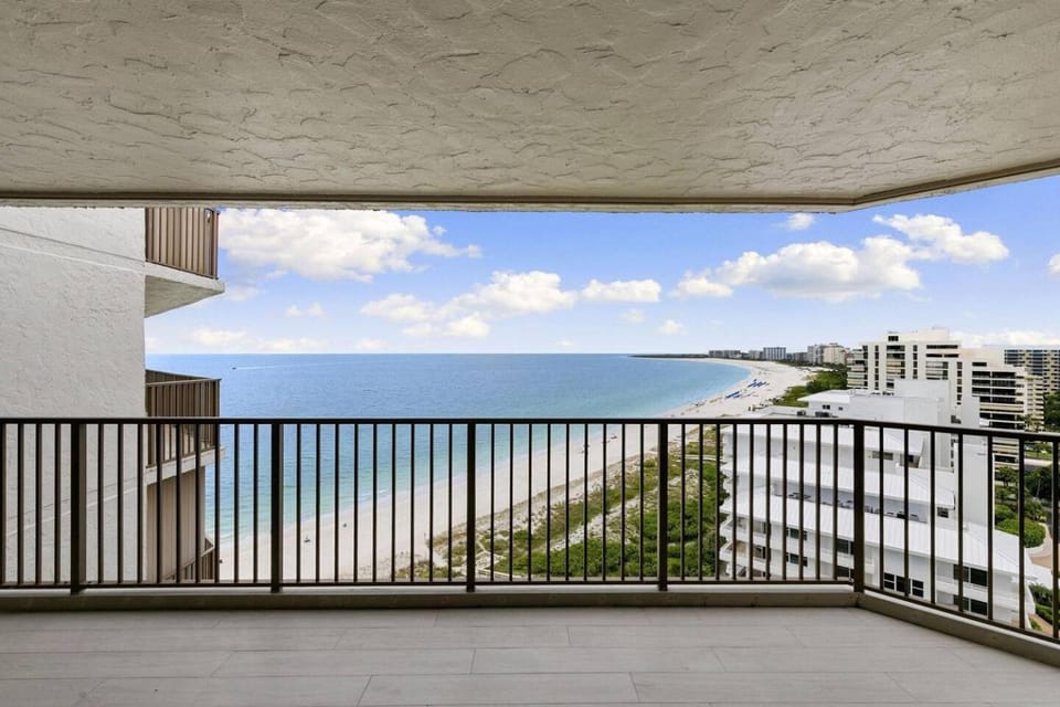 2Beds Views Gulf and Beachfront Apartment in Marco Island