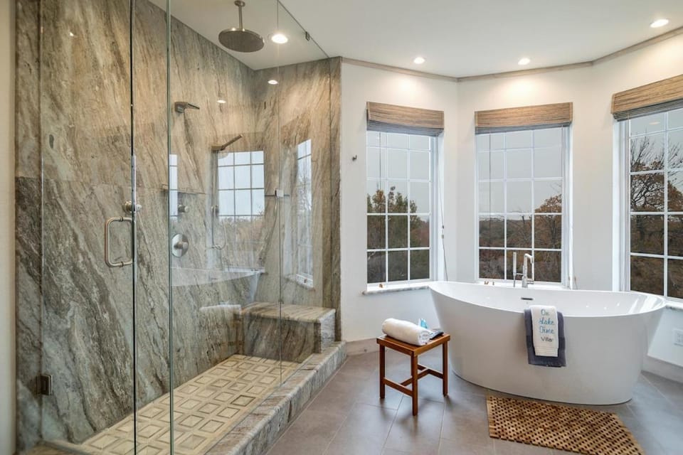 Lakepoint Resort shines with Lake Texoma Views Villa in Lake Texoma