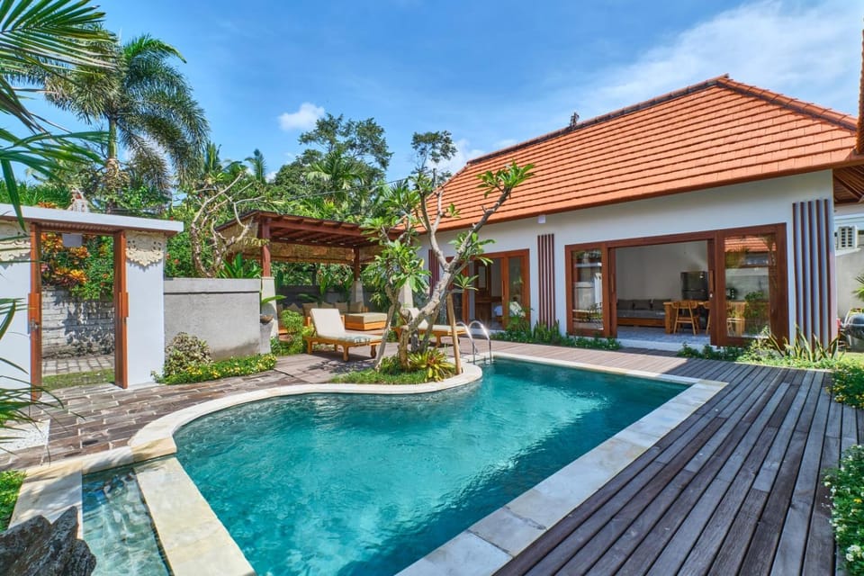 Property building, Swimming pool