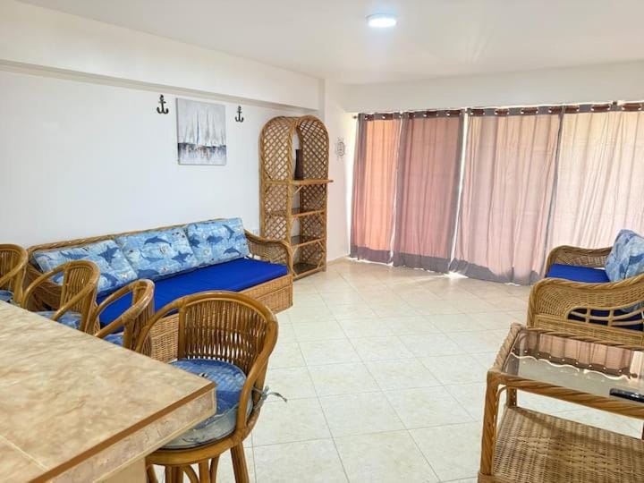 Apartamento en Res Arcoiris, Tucacas, Frente al Mar, Balcon, Piscina y Playa Privada Apartment in Venezuela