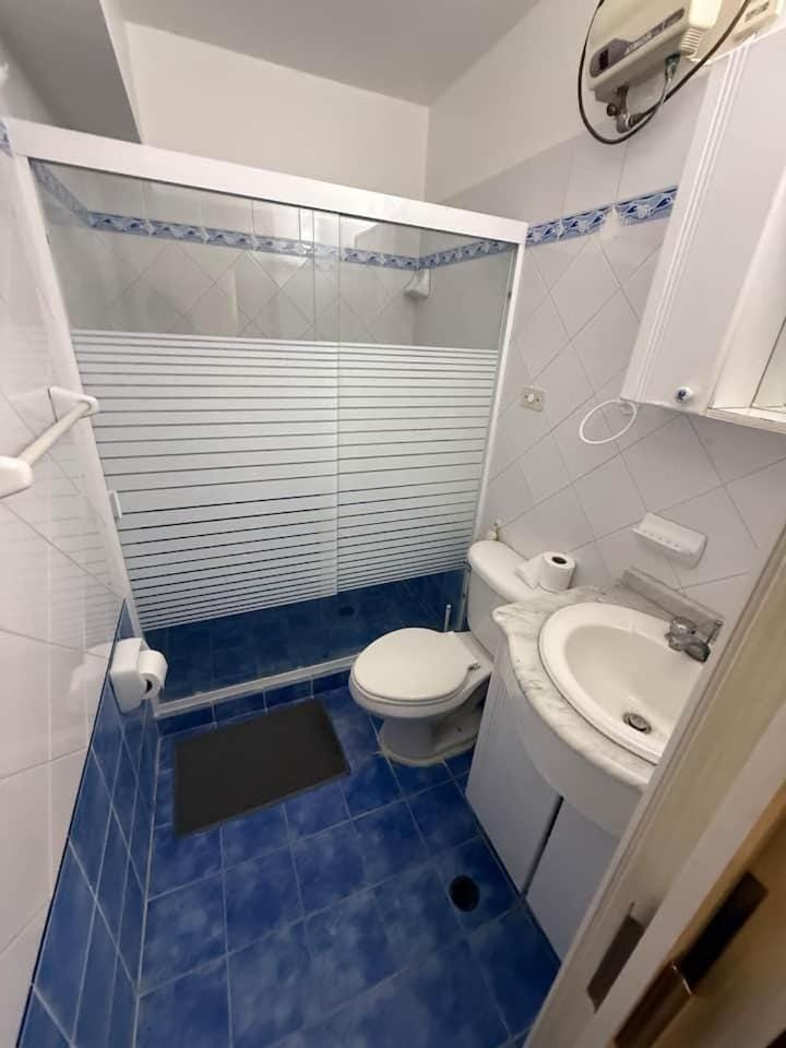 Apartamento en Res Arcoiris, Tucacas, Frente al Mar, Balcon, Piscina y Playa Privada Apartment in Venezuela