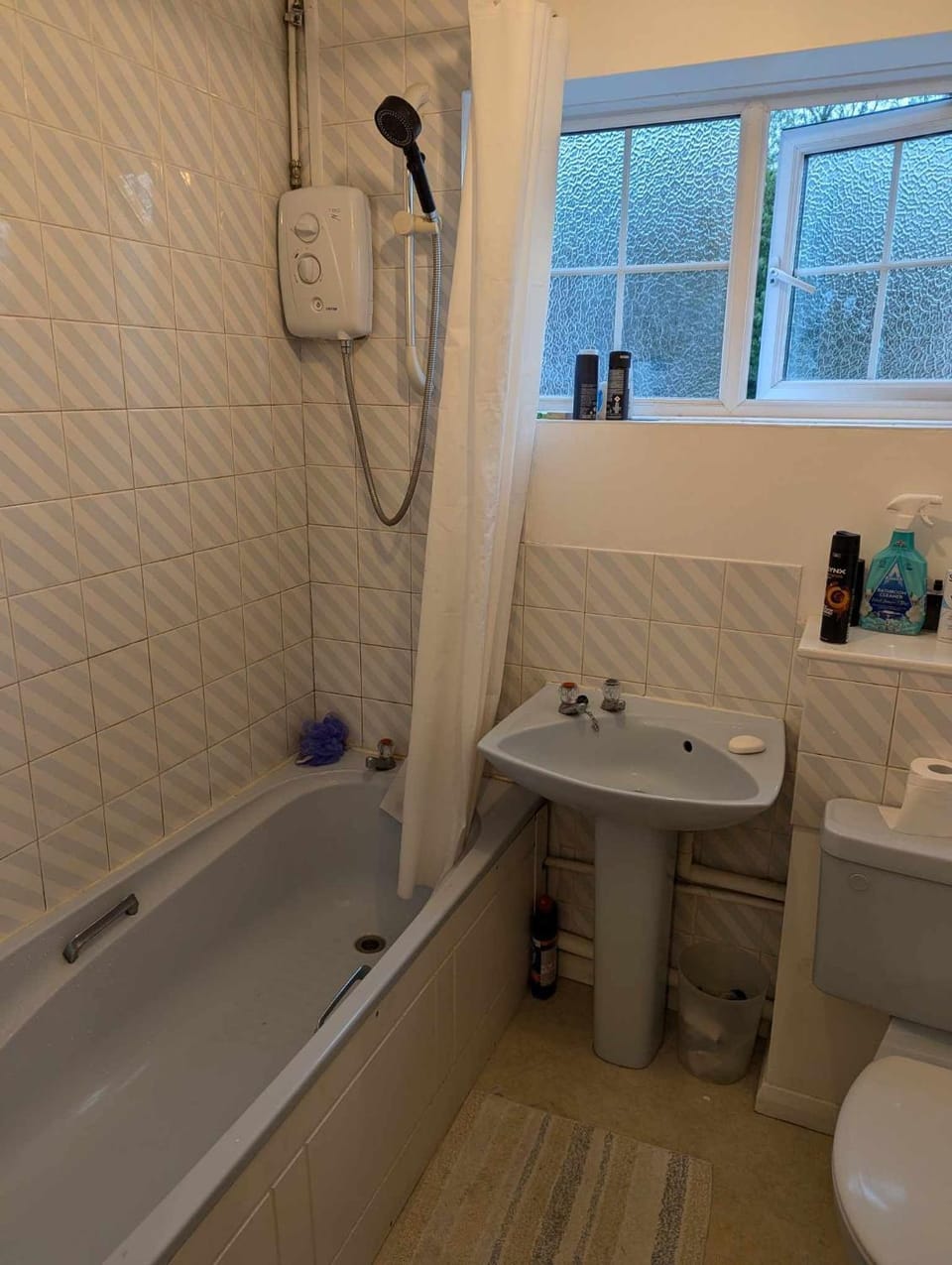 Single room with workspace, orthopaedic bed & storage Vacation rental in Lewes District