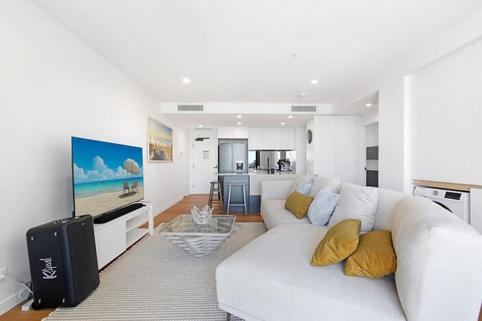 Oceanview Oasis - Games Views Vibes House in Main Beach