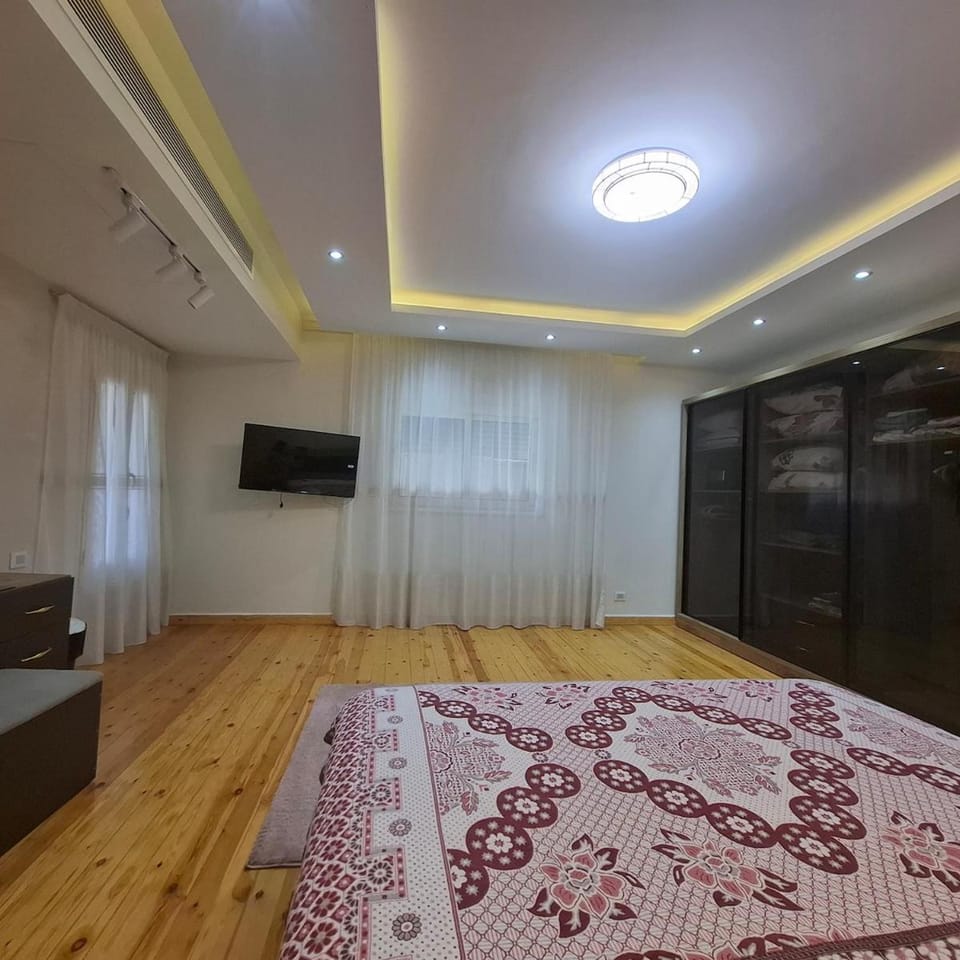 Spacious 3BR Apt on Main Hassan St Apartment in Cairo Governorate