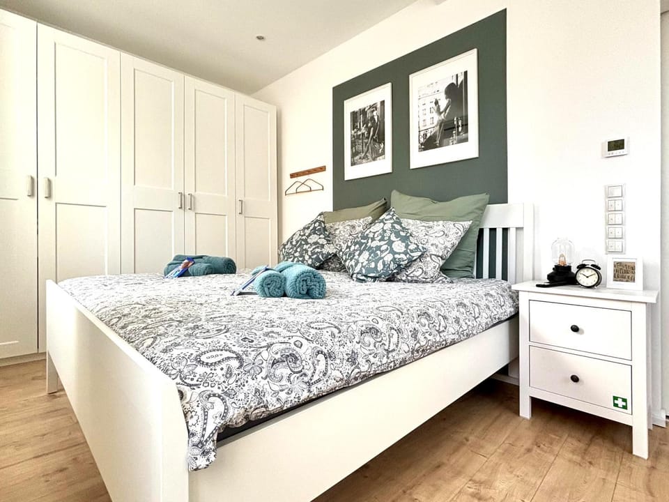 Bed, Photo of the whole room, Bedroom, wardrobe