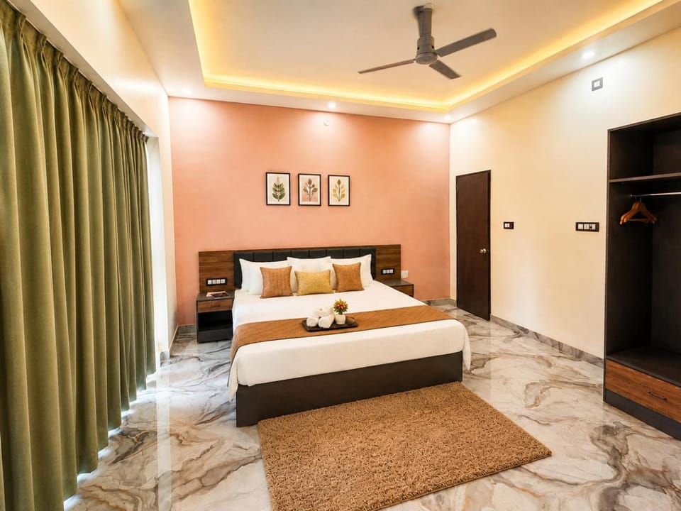 Bed, TV and multimedia, Photo of the whole room, Bedroom