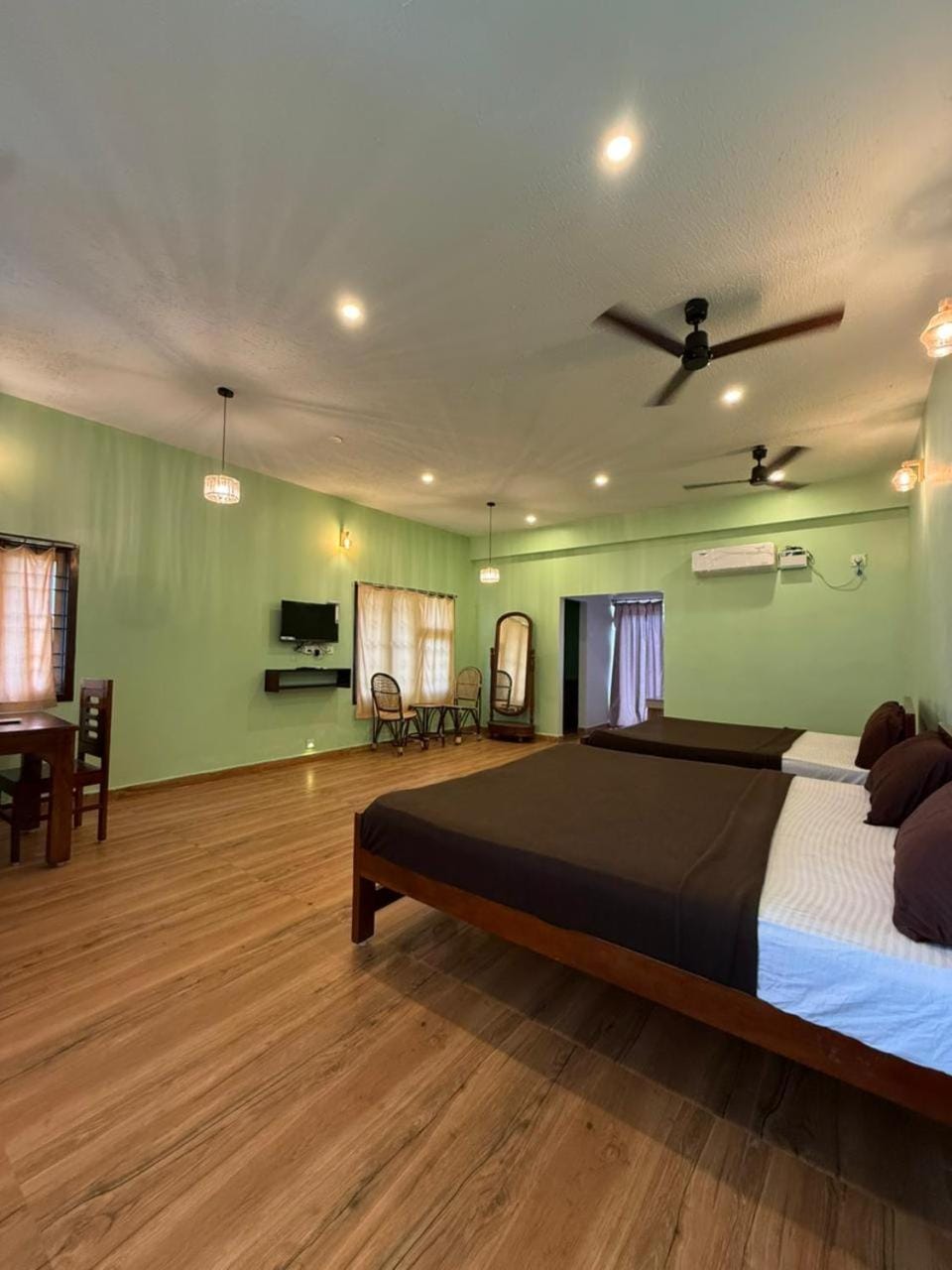Photo of the whole room, Bedroom