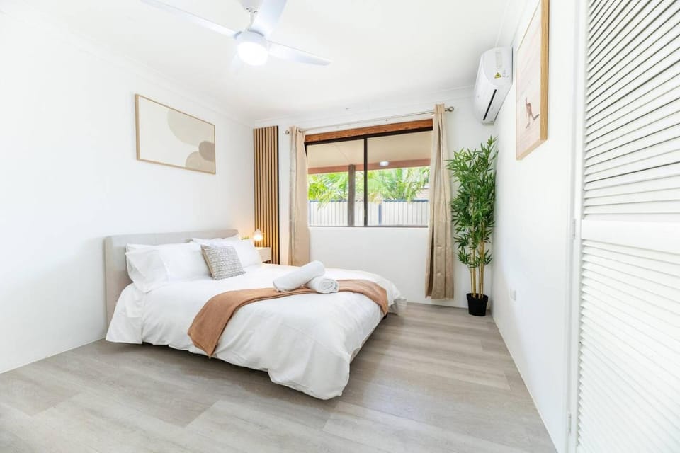 Central Private Bedroom 3 Next To Food Spots For 2 Vacation rental in Loganholme