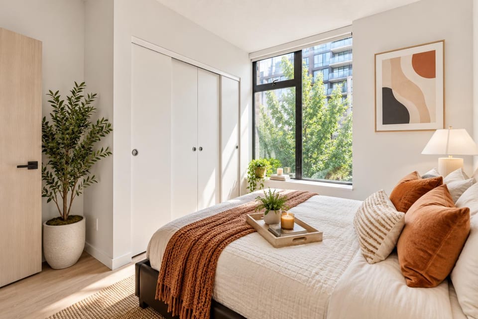 Urban 2 Bedroom Stay on West Cordova Apartment in Vancouver