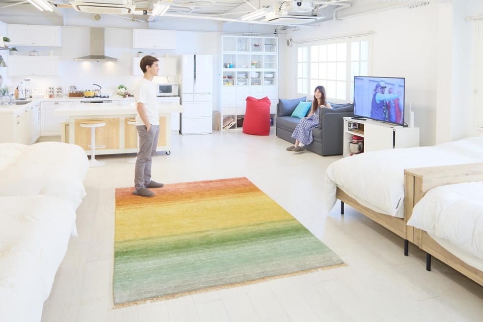 Bed, TV and multimedia, Living room, Photo of the whole room, Seating area, Bedroom, group of guests