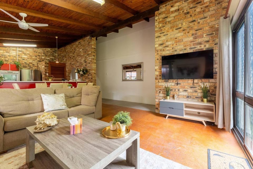 Loganholme Private Bedroom 5 Minutes to M1 For 2 Vacation rental in Loganholme