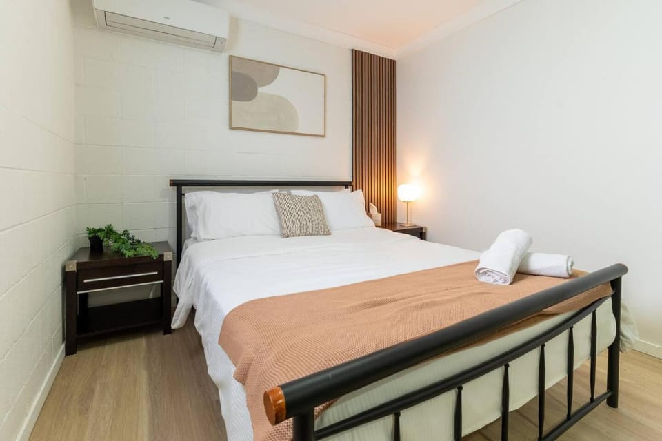 Heart Of Loganholme Private Bedroom 6, Walk To All Vacation rental in Loganholme