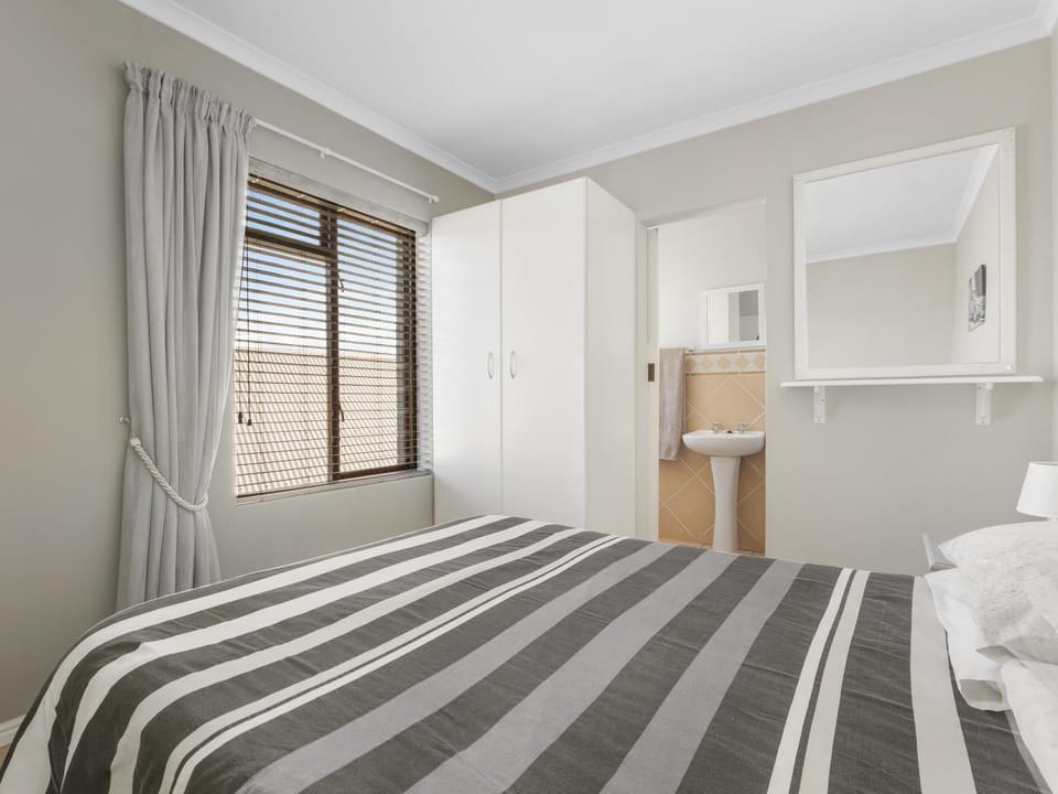 Bed, Photo of the whole room, Bedroom, towels, wardrobe