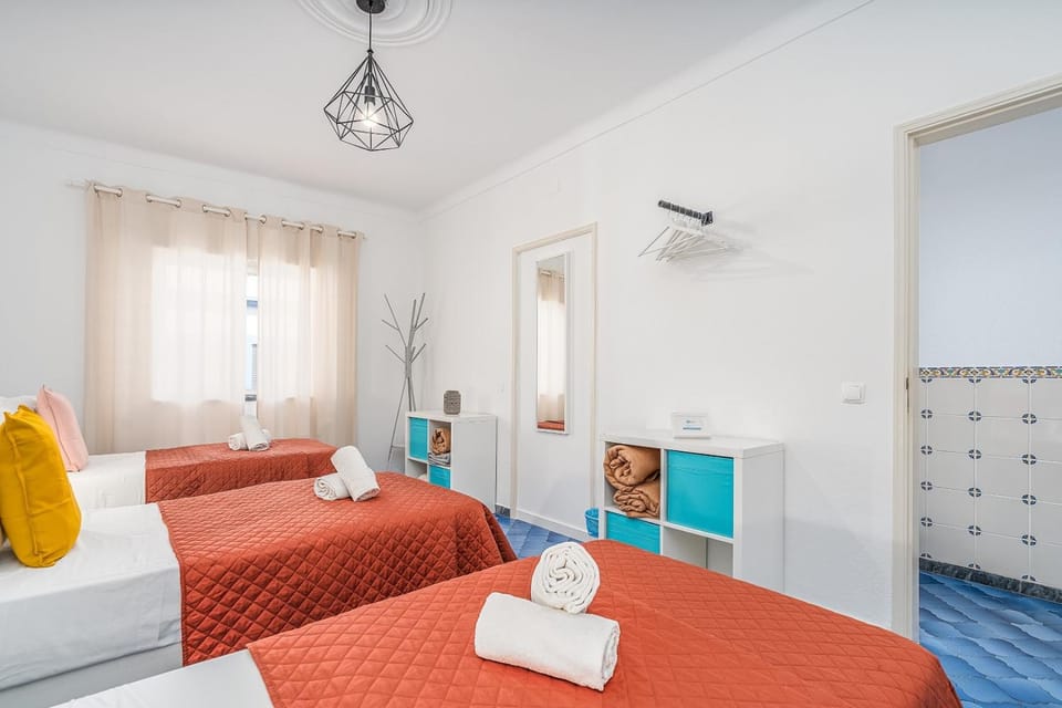 Property building, Spring, Bed, People, Summer, View (from property/room), Decorative detail, Decorative detail, Bedroom, On site, Guests, children, older children, group of guests, Family, towels