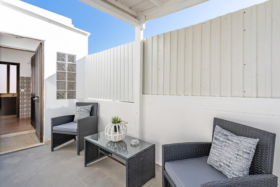 Property building, Spring, Off site, People, Summer, Balcony/Terrace, Living room, Photo of the whole room, Decorative detail, Decorative detail, Guests, Area and facilities, group of guests, Family
