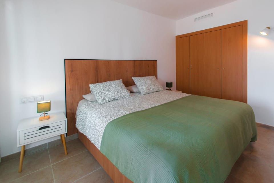 Bed, Photo of the whole room, Bedroom, wardrobe