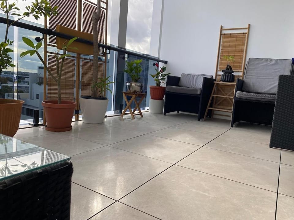 2026 Luxury Near New Top Floor At Sydney Airport Apartment in Mascot