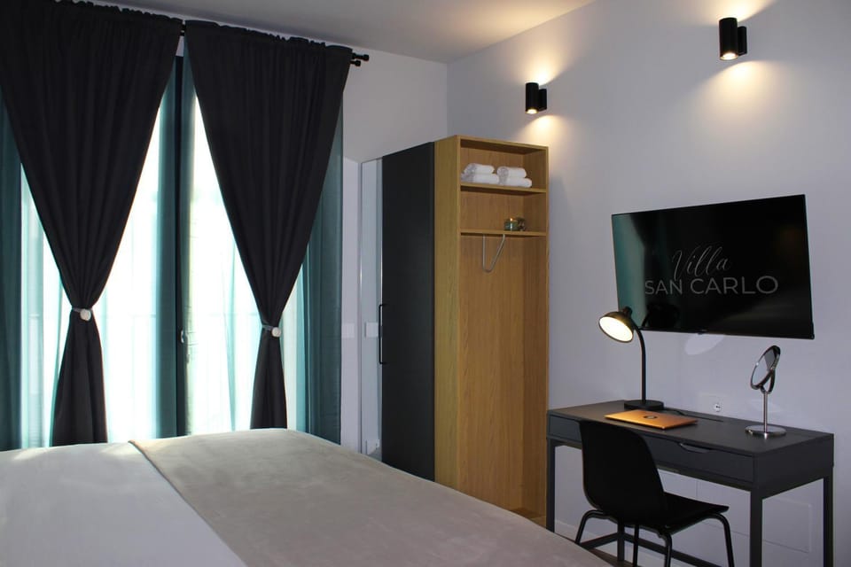 Bed, TV and multimedia, Bedroom, towels, wardrobe