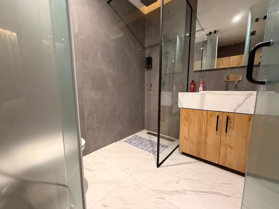 502, Luxury Royal, 2BHK at MyDen, 3 Private Balconies, Beautiful City Views, Bright, Airy & Sunlit, 2 Ensuite Bedrooms, Premium Furnishings, Infinity Terrace Pool, Urbana Market, Cafés & Dining Just Downstairs Apartment in Gurugram