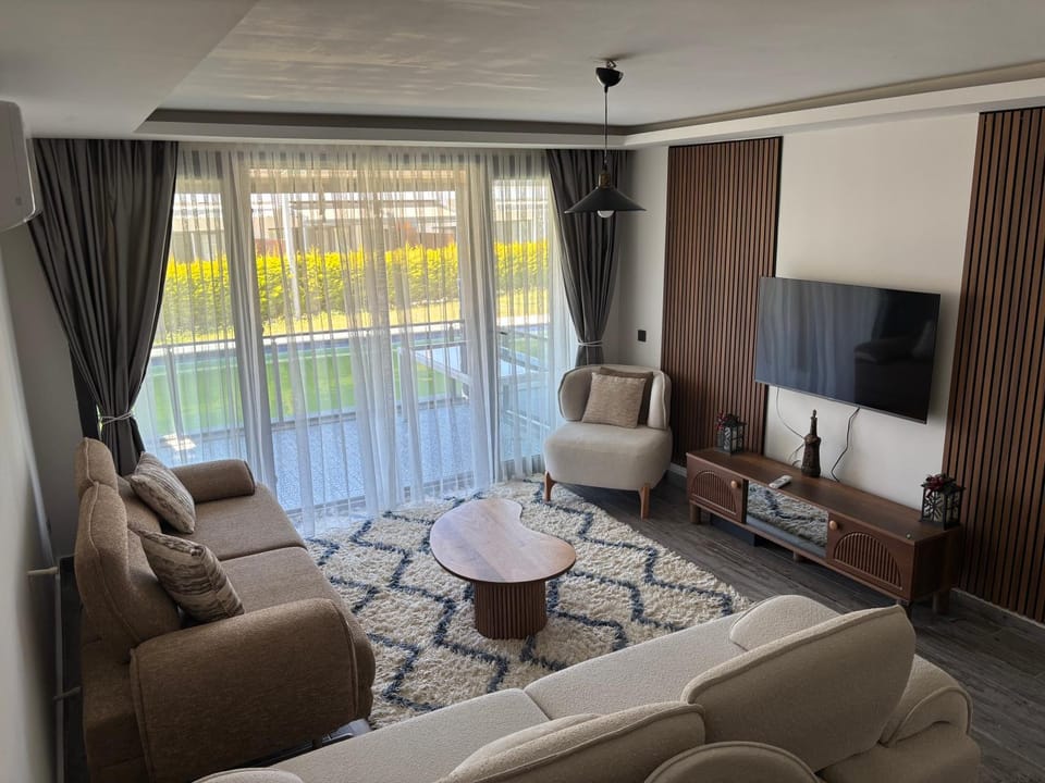 850m to the sea, Detached House with Pool, Shopping Mall in Front House in Aydın Province