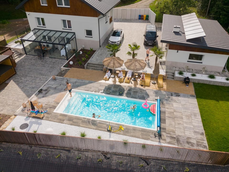 Property building, Bird's eye view, Garden view, Pool view, Swimming pool, sunbed