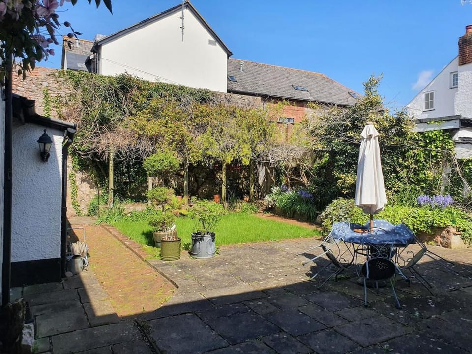 Gorgeous 3 bed house with stunning secret garden Apartment in Teignbridge