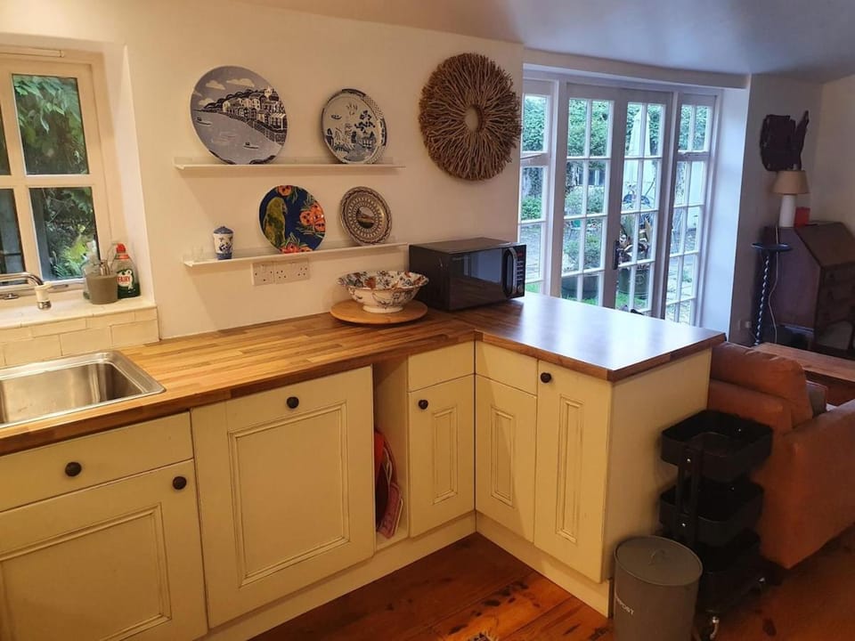 Gorgeous 3 bed house with stunning secret garden Apartment in Teignbridge