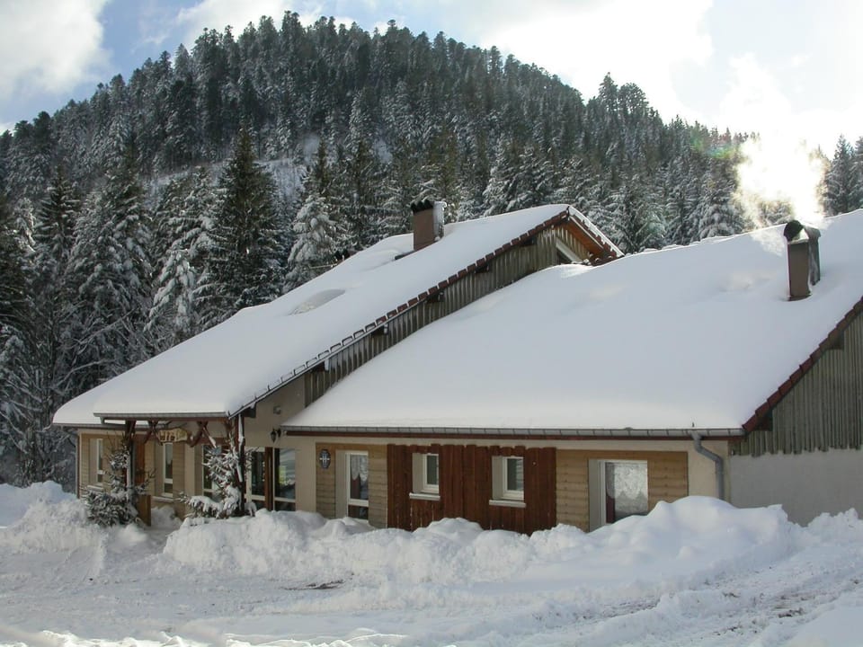 Property building, Facade/entrance, Natural landscape, Winter, Mountain view