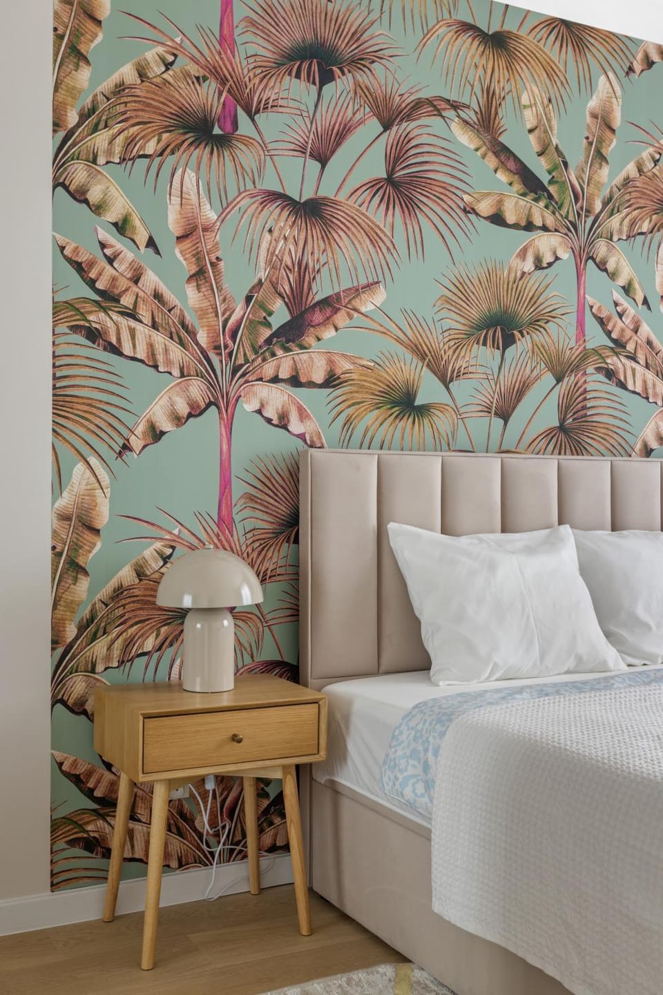 Bed, Photo of the whole room, Decorative detail, Bedroom