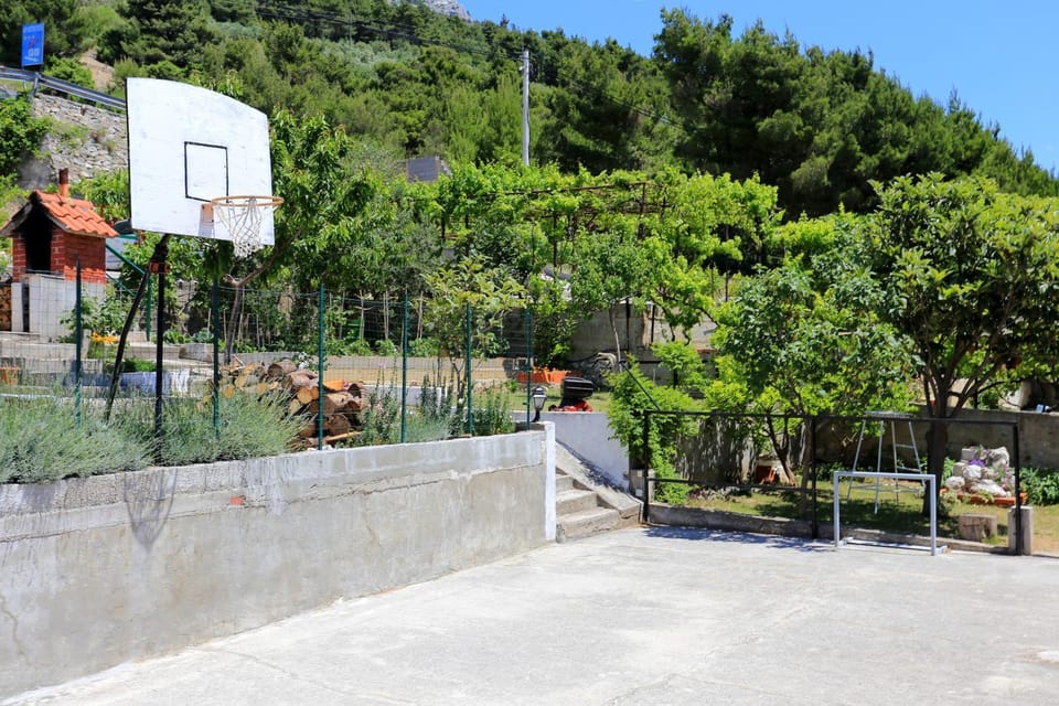 Location, children, Family