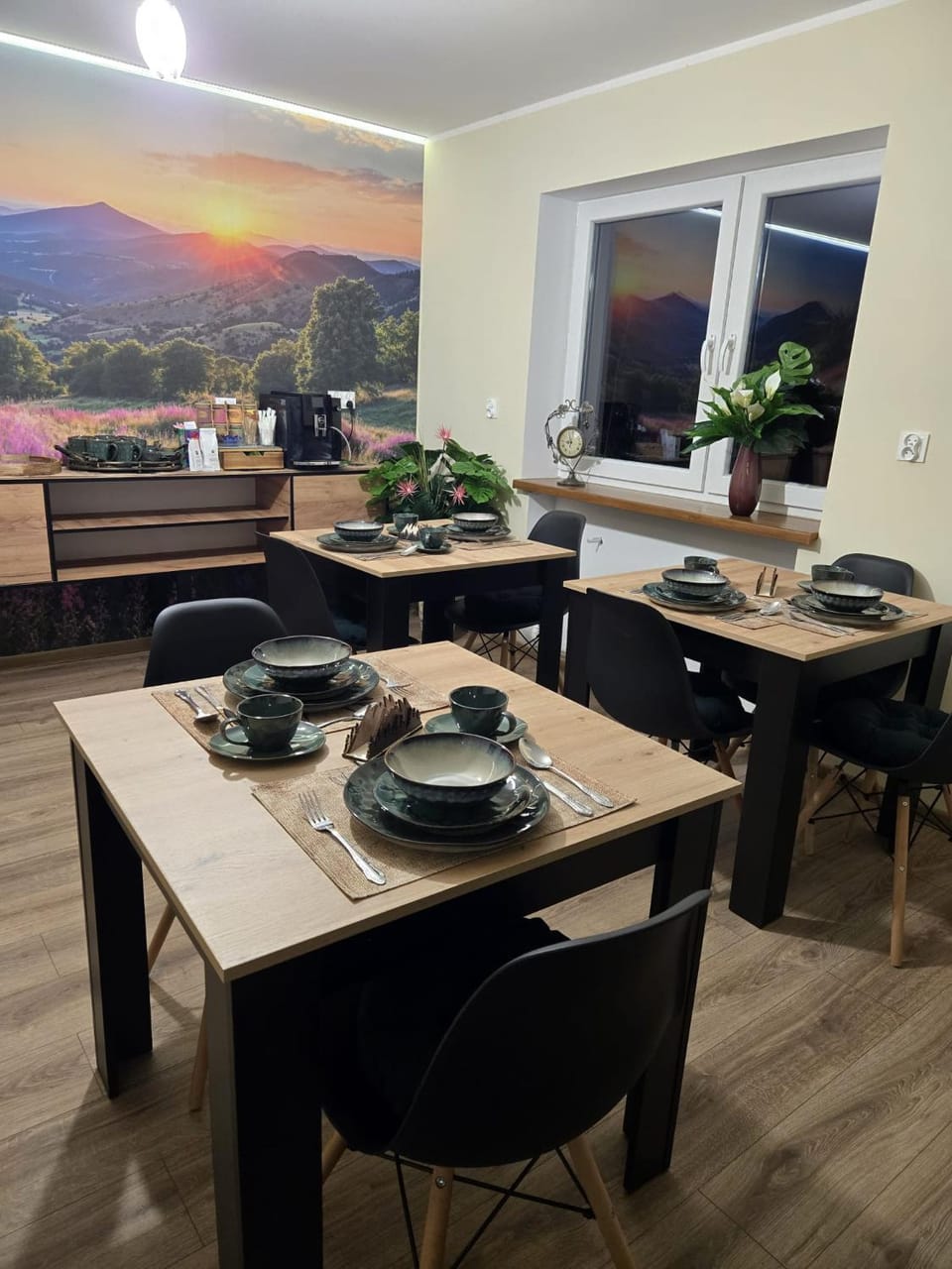Seating area, Dining area