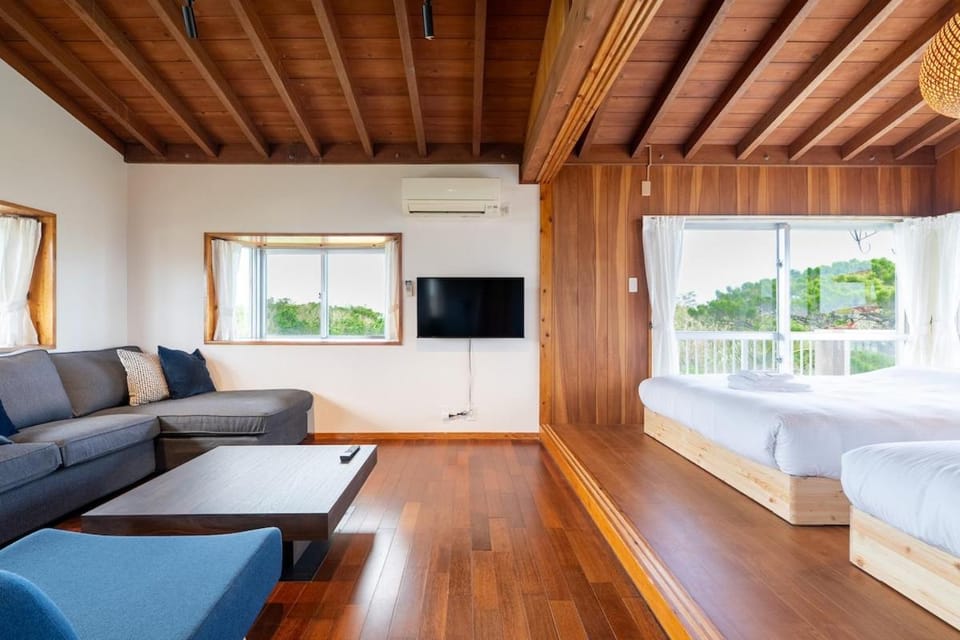 Bed, Seating area
