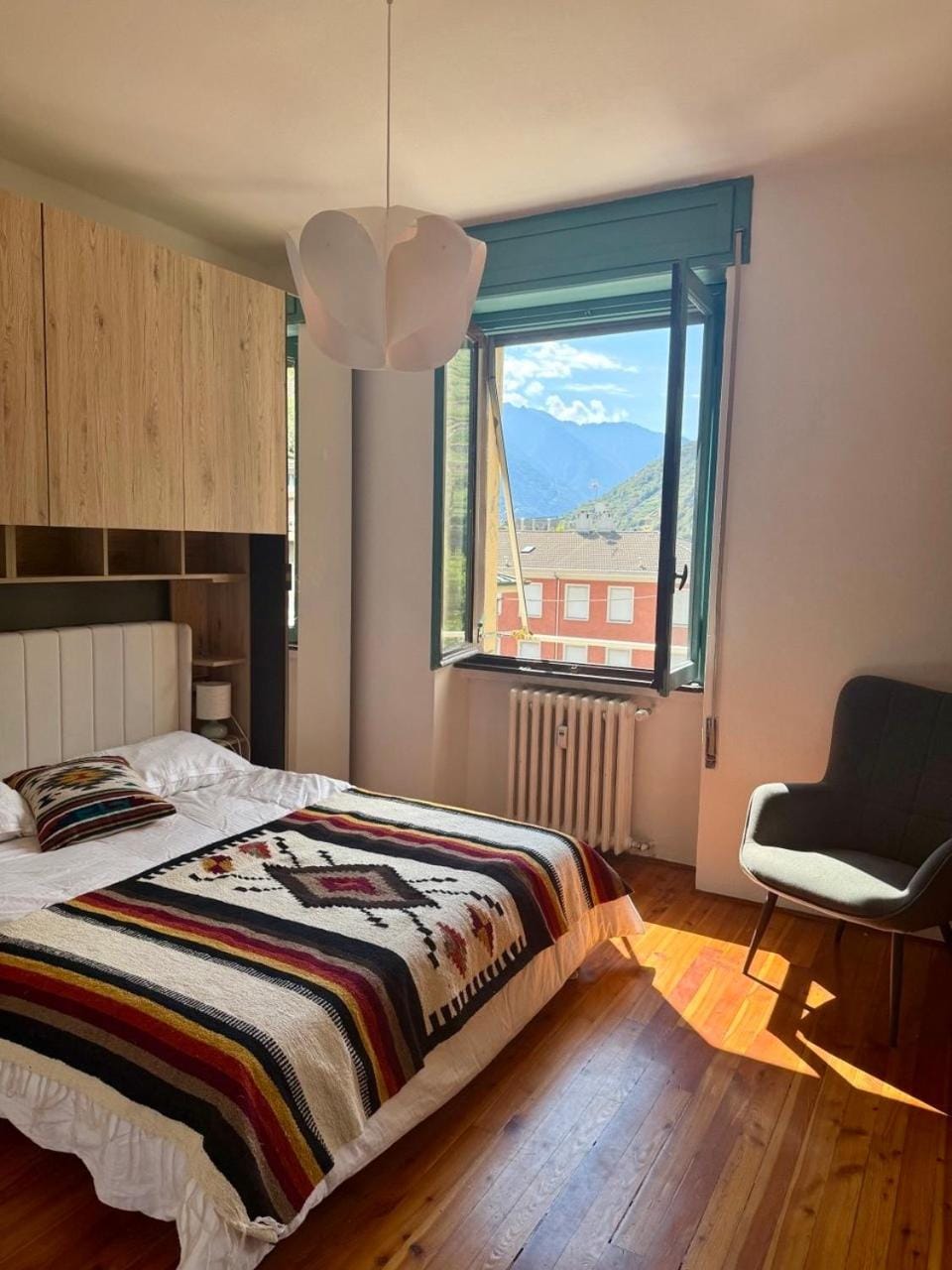 Bed, Photo of the whole room, Bedroom, Mountain view