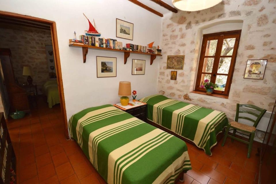Danae's Stone House Apartment in Islands