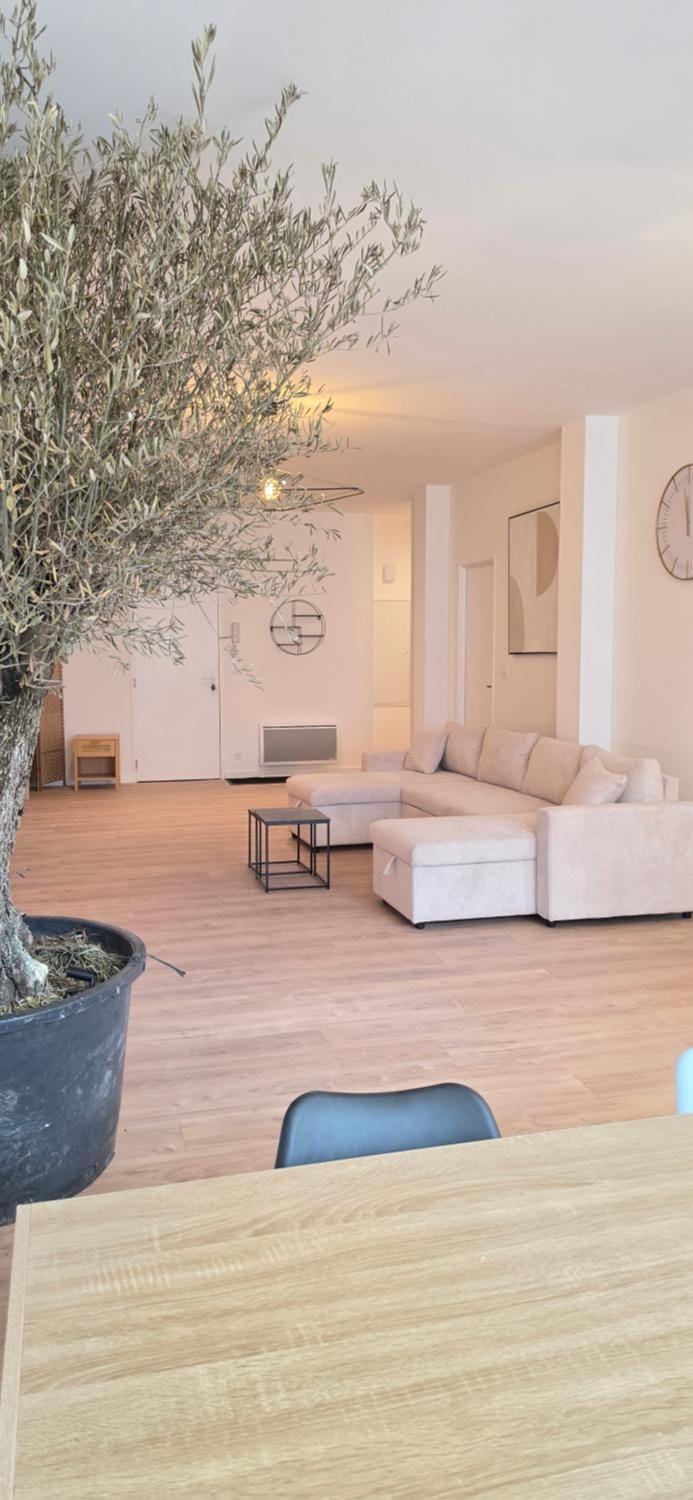 Living room, Meals