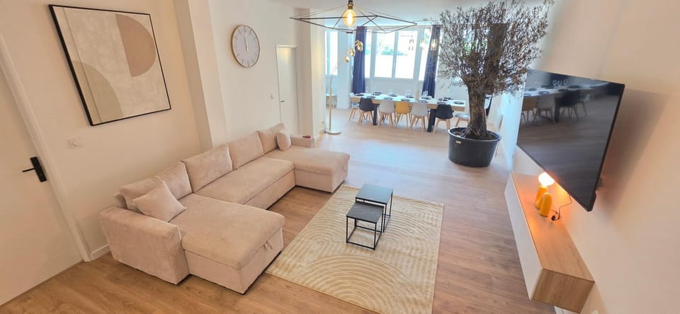 Communal lounge/ TV room, TV and multimedia, Living room, Seating area