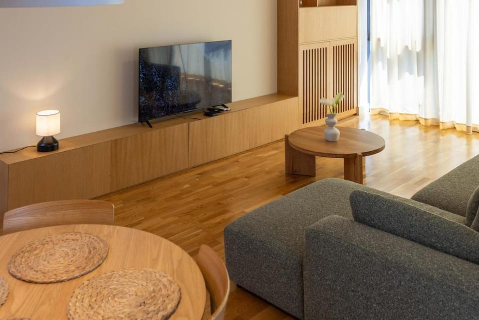 Communal lounge/ TV room, TV and multimedia, Living room, Seating area, Evening entertainment