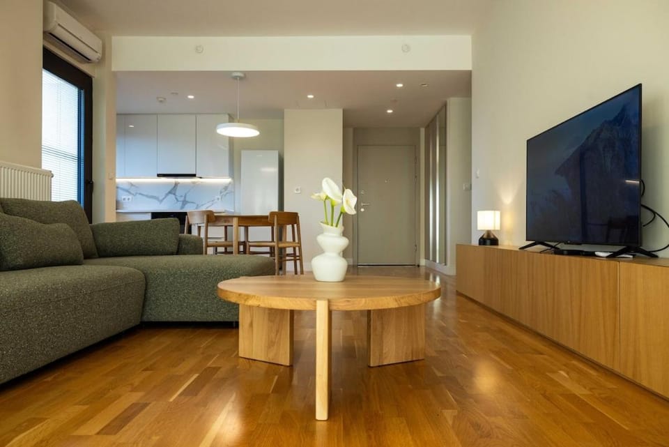Communal lounge/ TV room, TV and multimedia, Living room, Seating area, Dining area, Evening entertainment