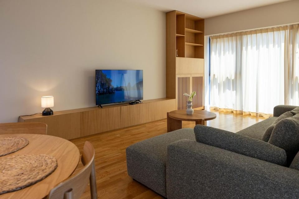 Communal lounge/ TV room, TV and multimedia, Living room, Seating area, Evening entertainment