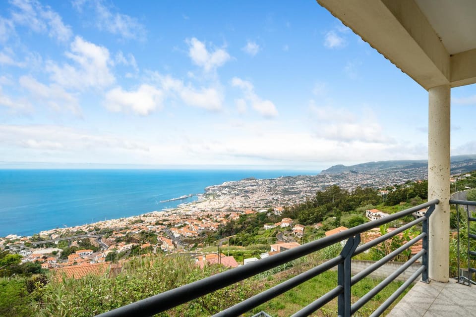 City view, Sea view