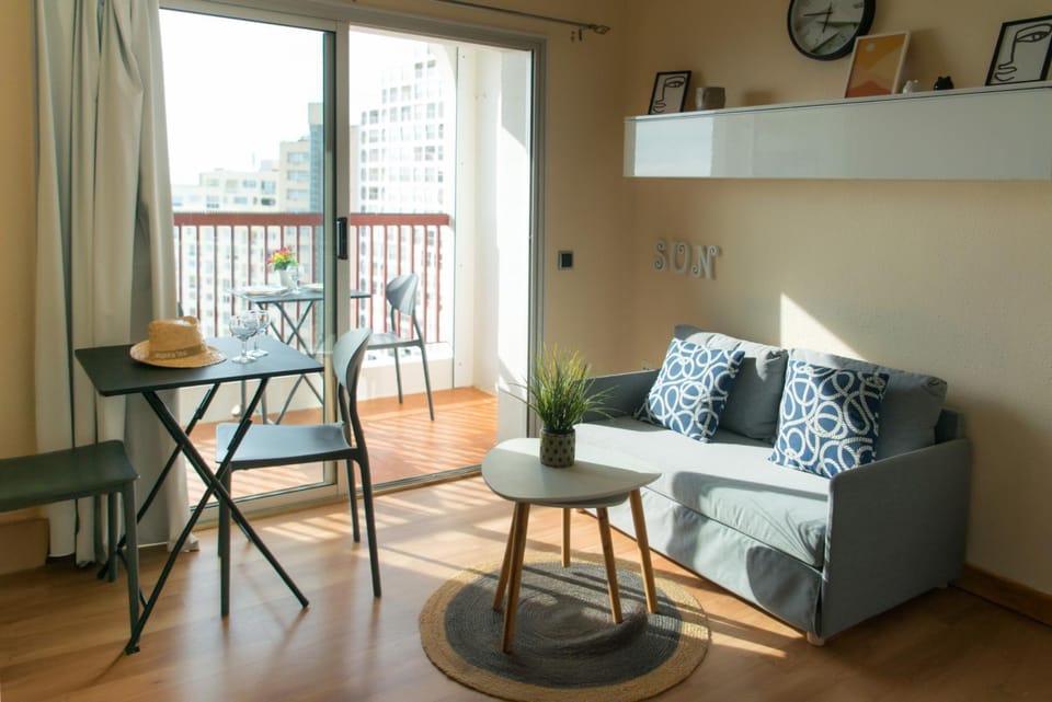 Balcony/Terrace, Living room, Seating area, Dining area