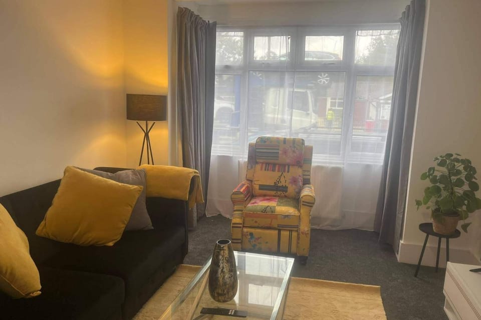 The 139 Sleeps 5 - Garden - Free Parking House in Hastings