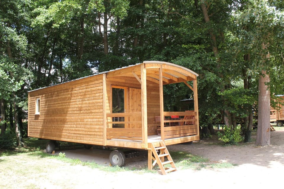 Camping du parc de Léry-Poses Campground/ 
RV Resort in Normandy