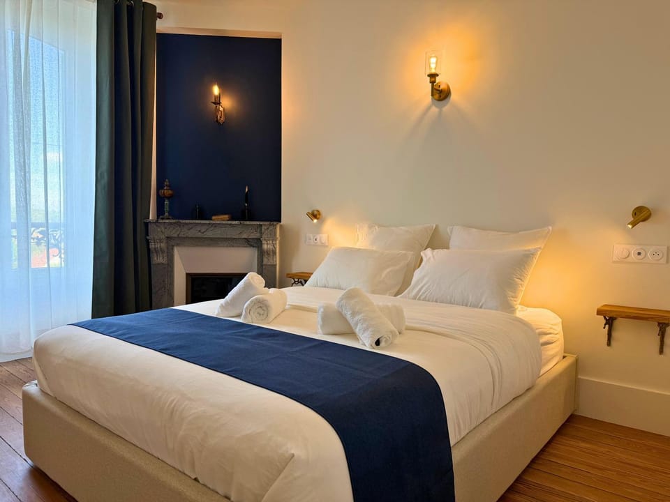 Bed, Photo of the whole room, Bedroom