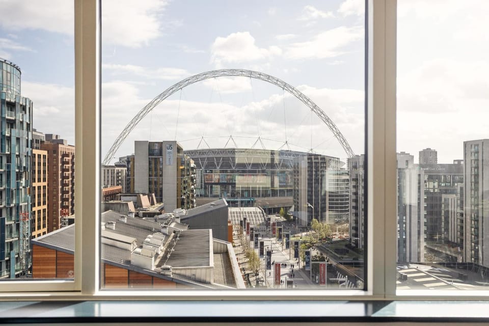 Stadium Views 1 Min Walk to Station With Gym & Games Apartment in Wembley