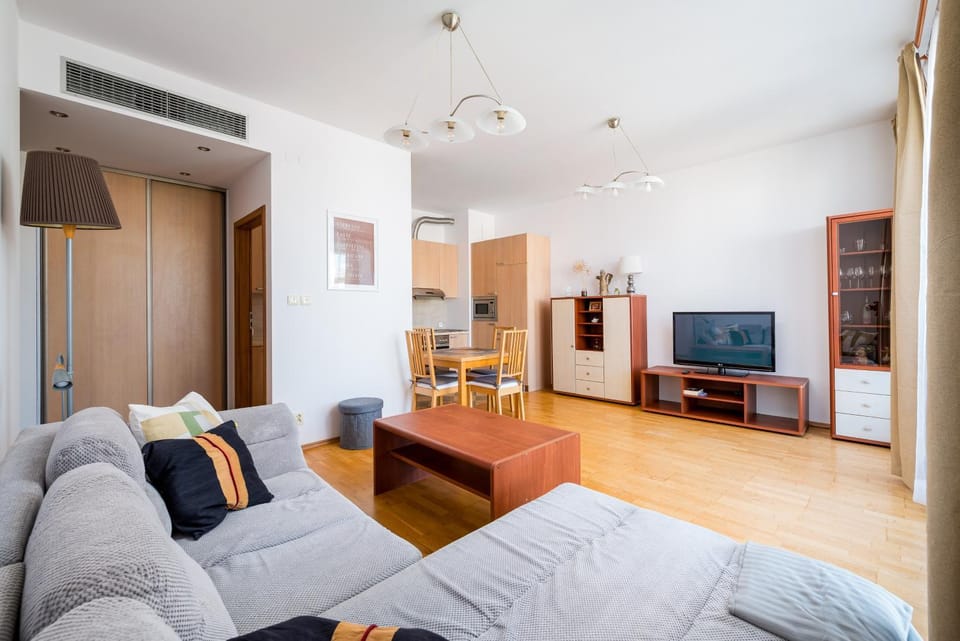 Communal lounge/ TV room, TV and multimedia, Kitchen or kitchenette, Living room, Seating area, Evening entertainment, wardrobe