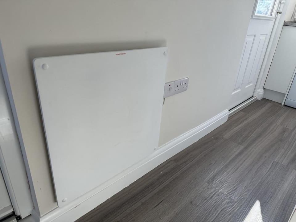 Private Studio with Parking Near Wembley & London Apartment in Pinner