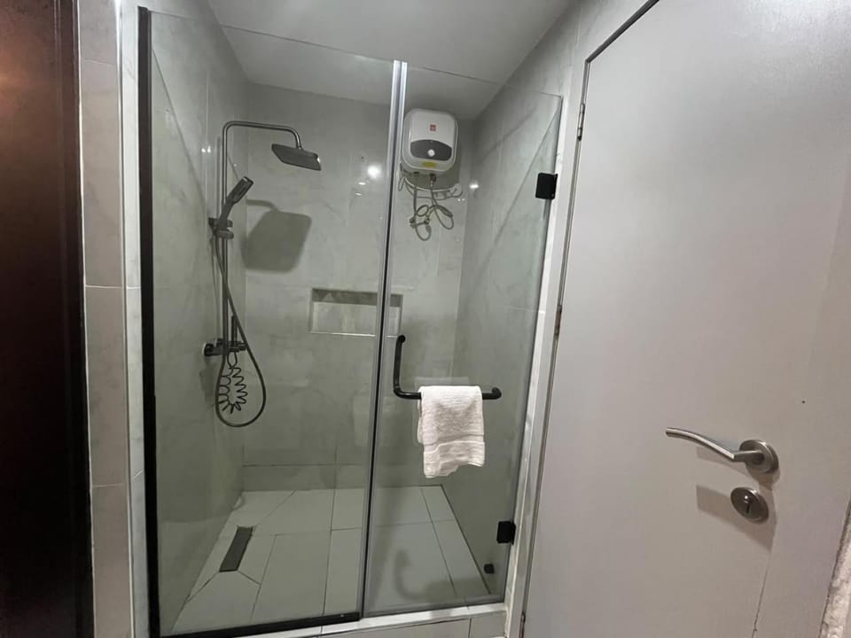 Shower, Bathroom, towels